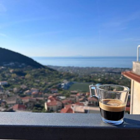 Apartamento Il Nido Delle Rondini Formia Exterior foto