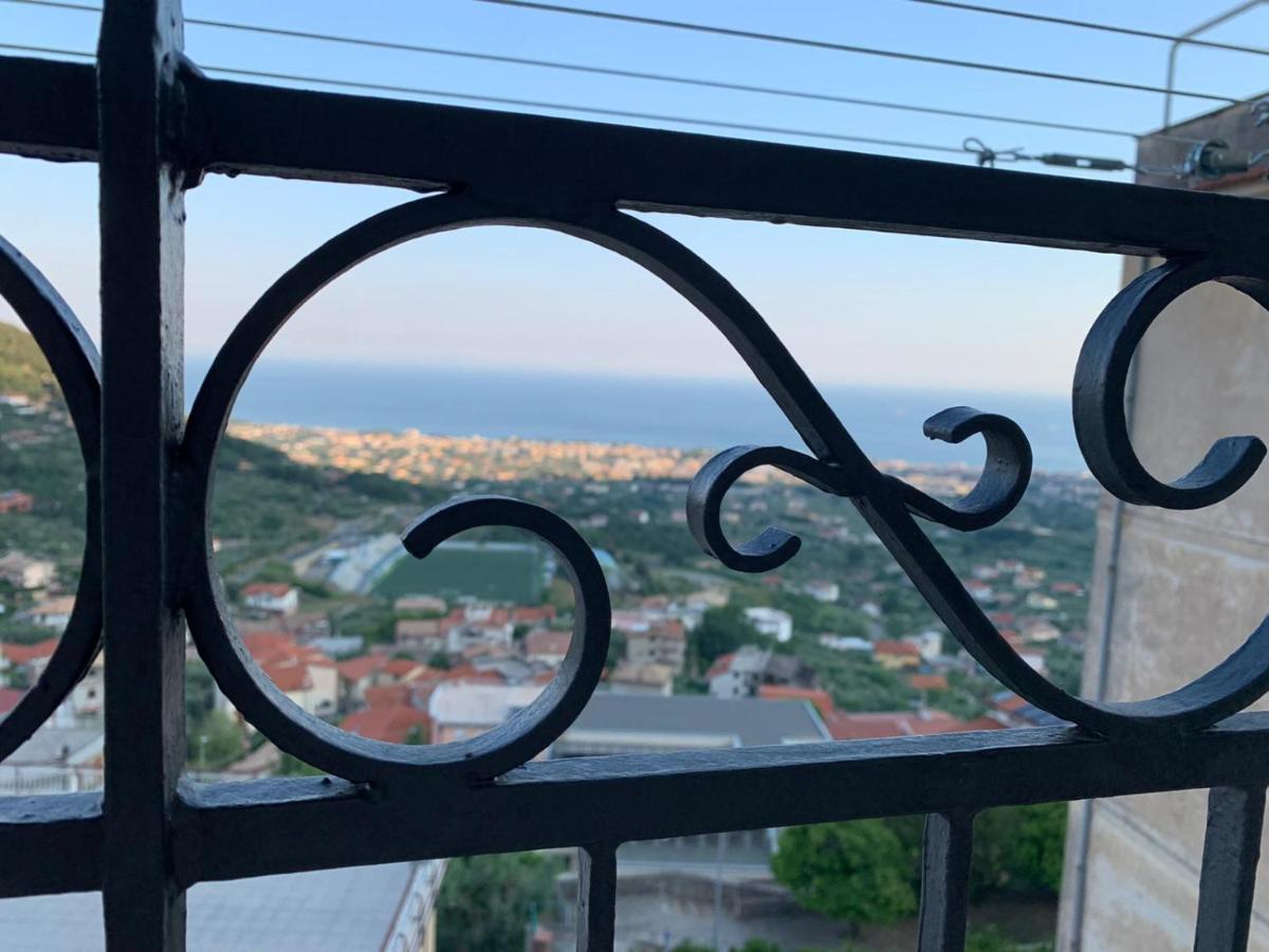 Apartamento Il Nido Delle Rondini Formia Exterior foto